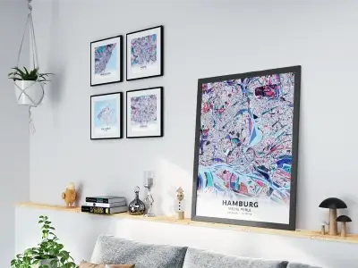 Vier Stadtkarten an Wohnzimmerwand